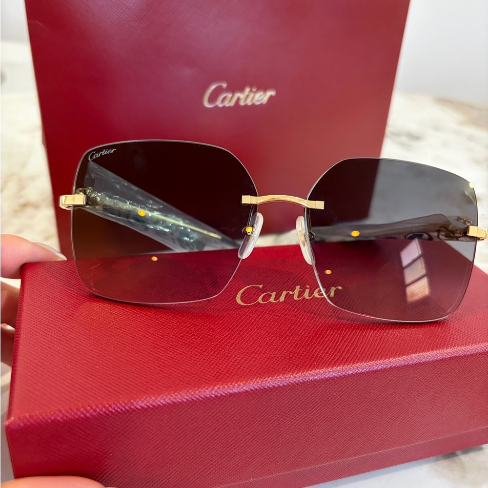 Cartier
Panthère Classic 24-Carat Gold 60MM
Square Sunglasses - Picture 10 of 16